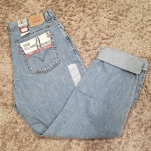Levi's mom jeans